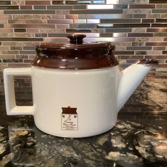 Collectible 1970s ABENAKIS BEAUCEWARE.  Teapot.  Canadian Pottery. - Picture 2 of 7